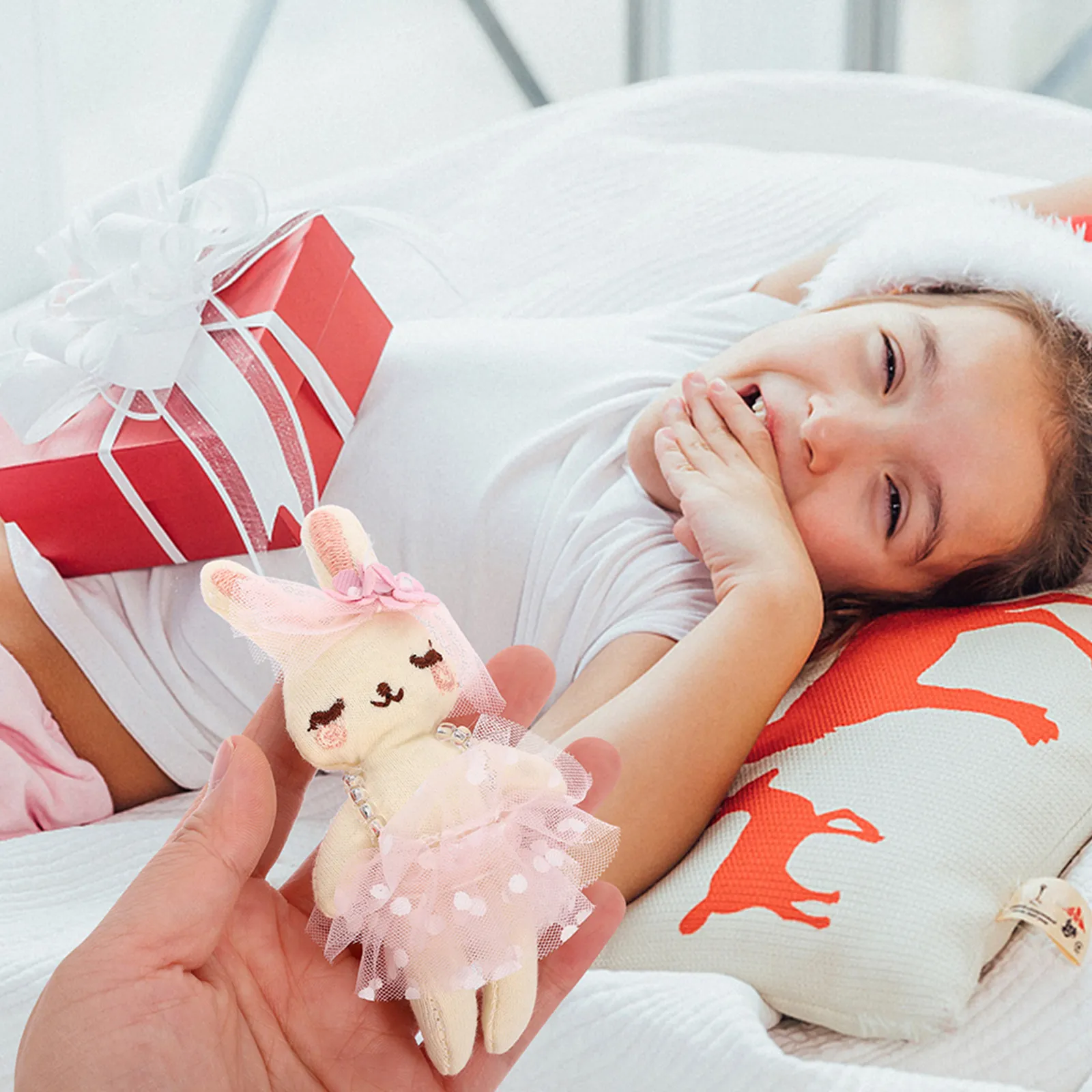 กระต่ายผ้าน่ารัก 8 ตัว พร้อมชุดผ้าทูล ตุ๊กตาสัตว์ขนาดเล็กเพื่อเป็นเพื่อนเล่นสำหรับเด็ก ของตกแต่งห้องนอนสำหรับการเล่นสร้างสรรค์