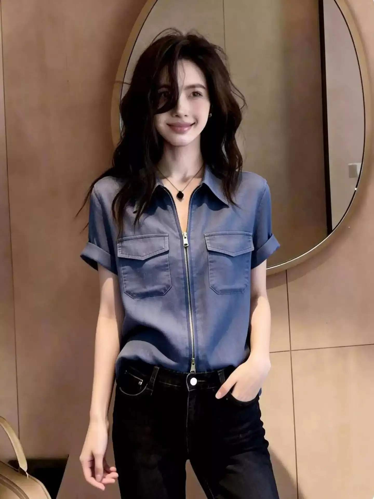 Camisa de Manga Corta con Cierre Azul, Marca Outlet, Diseño Delgado para Primavera/Verano, Estilo Casual para el Trabajo, Moda Femenina