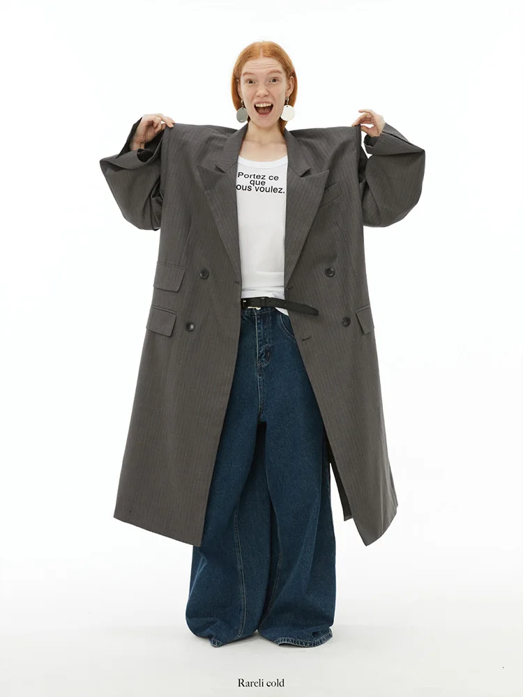 Casaco Longo Feminino com Design de Duas Portas e Almofadas Listradas Raroliquecold