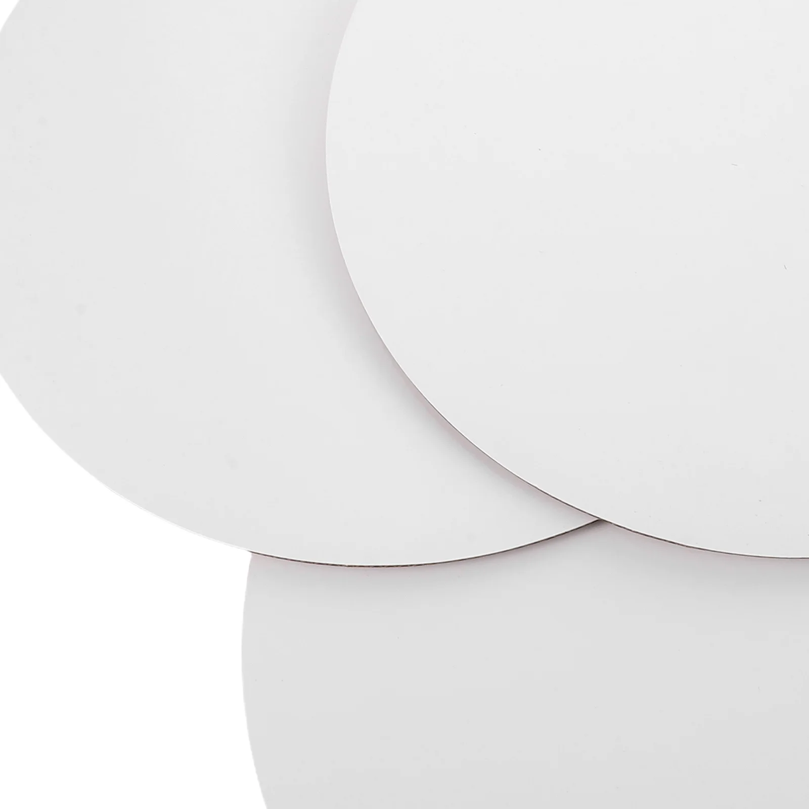 25 stuks witte gegolfde taartplanken ronde vetvrije taartbases stevig voor verjaardag bruiloft dessert display witte cirkel lade