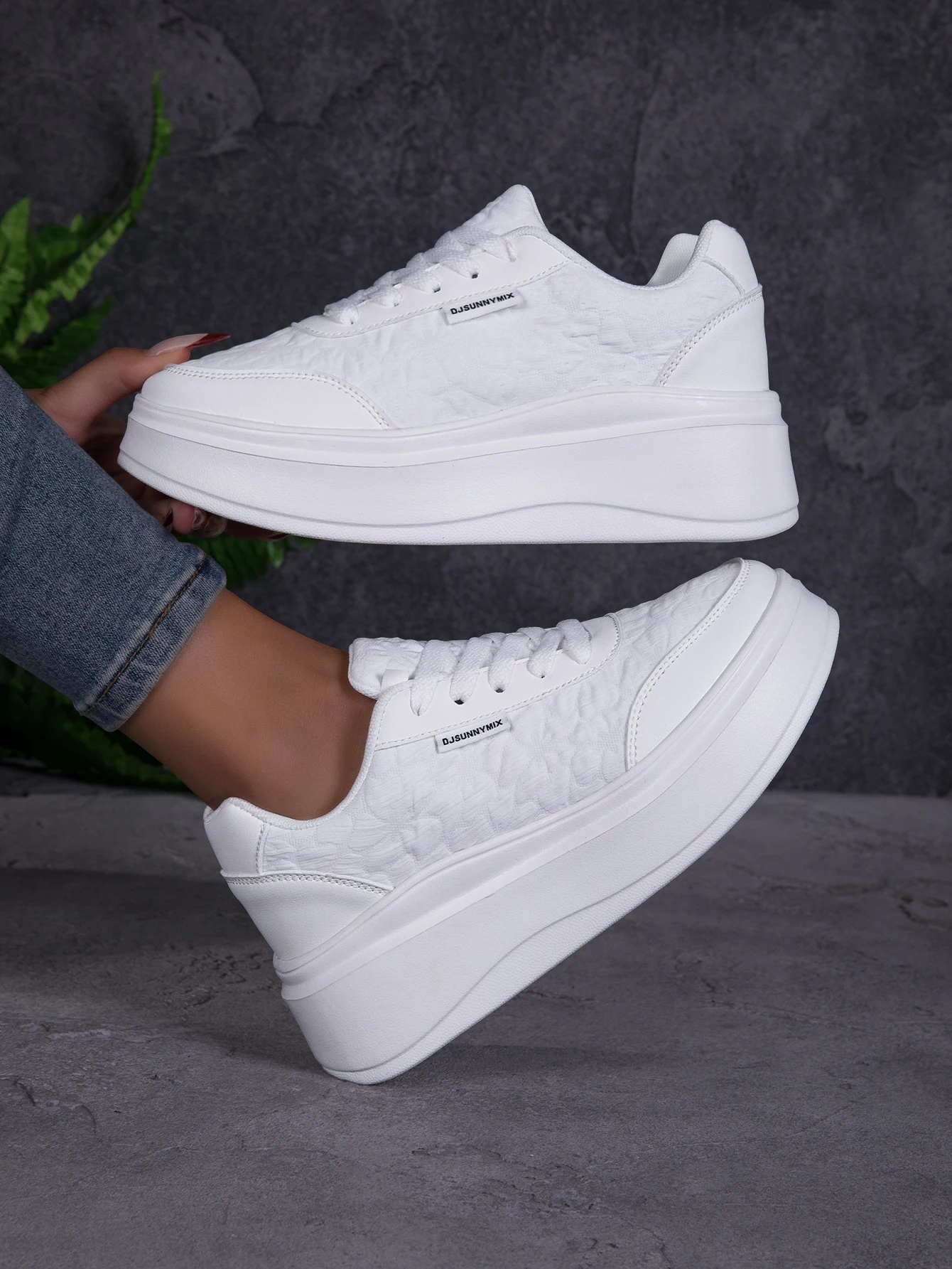 DJSUNNYMIX Damenschuhe 2023 Neuer Stil Mode Lässig Vielseitig Weiße Spitze Mesh Atmungsaktiv Hohlplattform Damen Sneakers – Detail 3