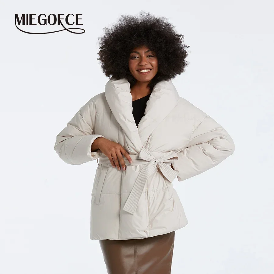 MIEGOFCE Jaqueta feminina de algodão de inverno, manga comprida, decote em V, casaco solto, cinto casual, fivela escondida, parkas, design chique, roupa externa D23778