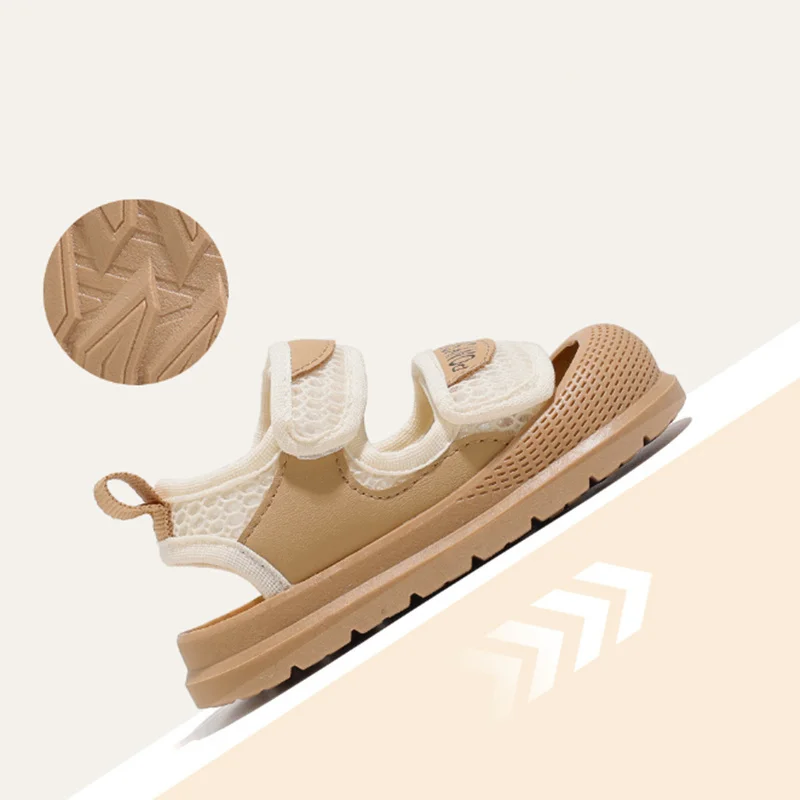 أحذية أطفال صيفية جديدة لعام 2025 أحذية للأولاد شبكية قابلة للتنفس بمقدمة مغلقة صنادل ناعمة من الأسفل صنادل للفتيات الصغيرات EU16-25