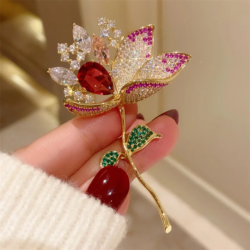 CC Luxury Brooch Flower Shape Sweater Pins Full of Zirconia French Vintage Style Corsage Exquisite Shawl Buckle Super Flash B318