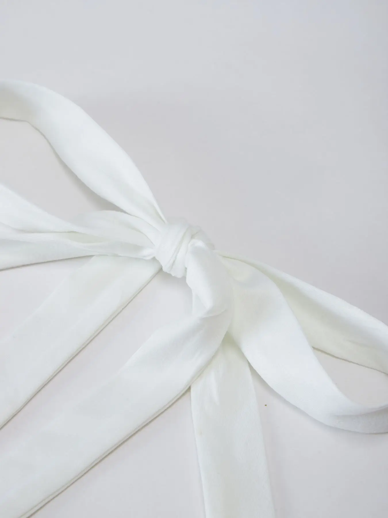 Damen-Strandkleid mit grafischem Blumenmuster, sexy ärmelloses Kleid mit Batikmuster, Damen-Sommerkleid für den Urlaub, figurbetonte Kleidung – Detail 16