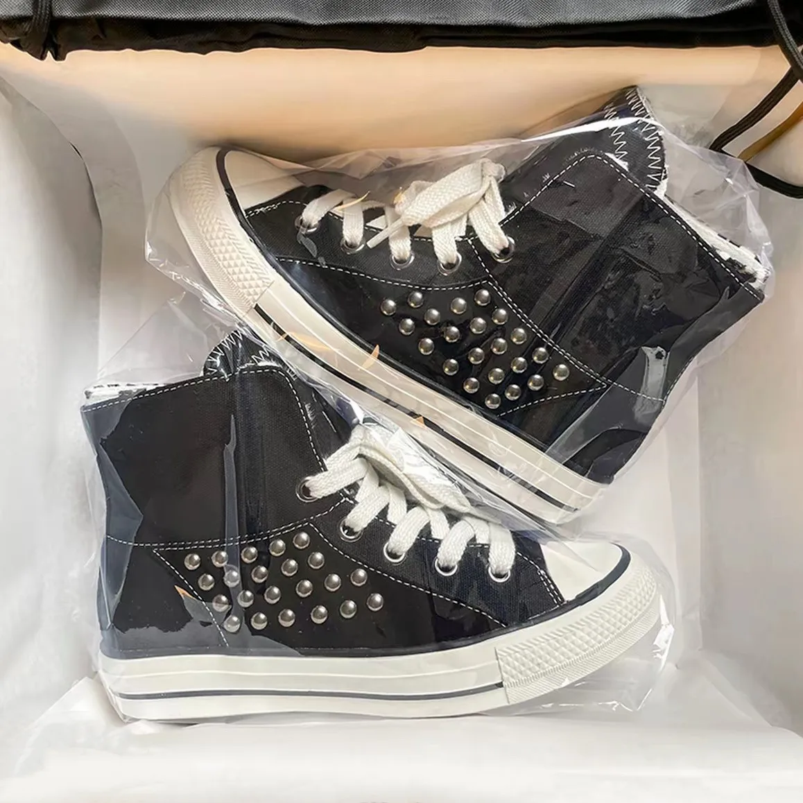 2026 New Men's and Women's Outdoor High-top Casual Canvas Shoes, High-quality Couples Breathable Rivets To Increase Casual Shoe