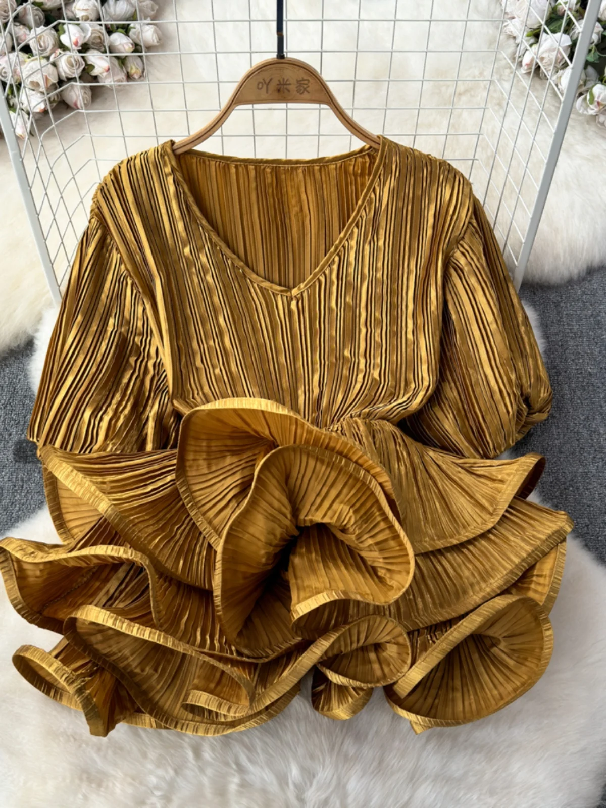 Loose Long Sleeve V-Neck Lantern Shirt Women's Fashionable Top Belly Covering Waist-Cinching Pleated Hem Button-Down Shirt