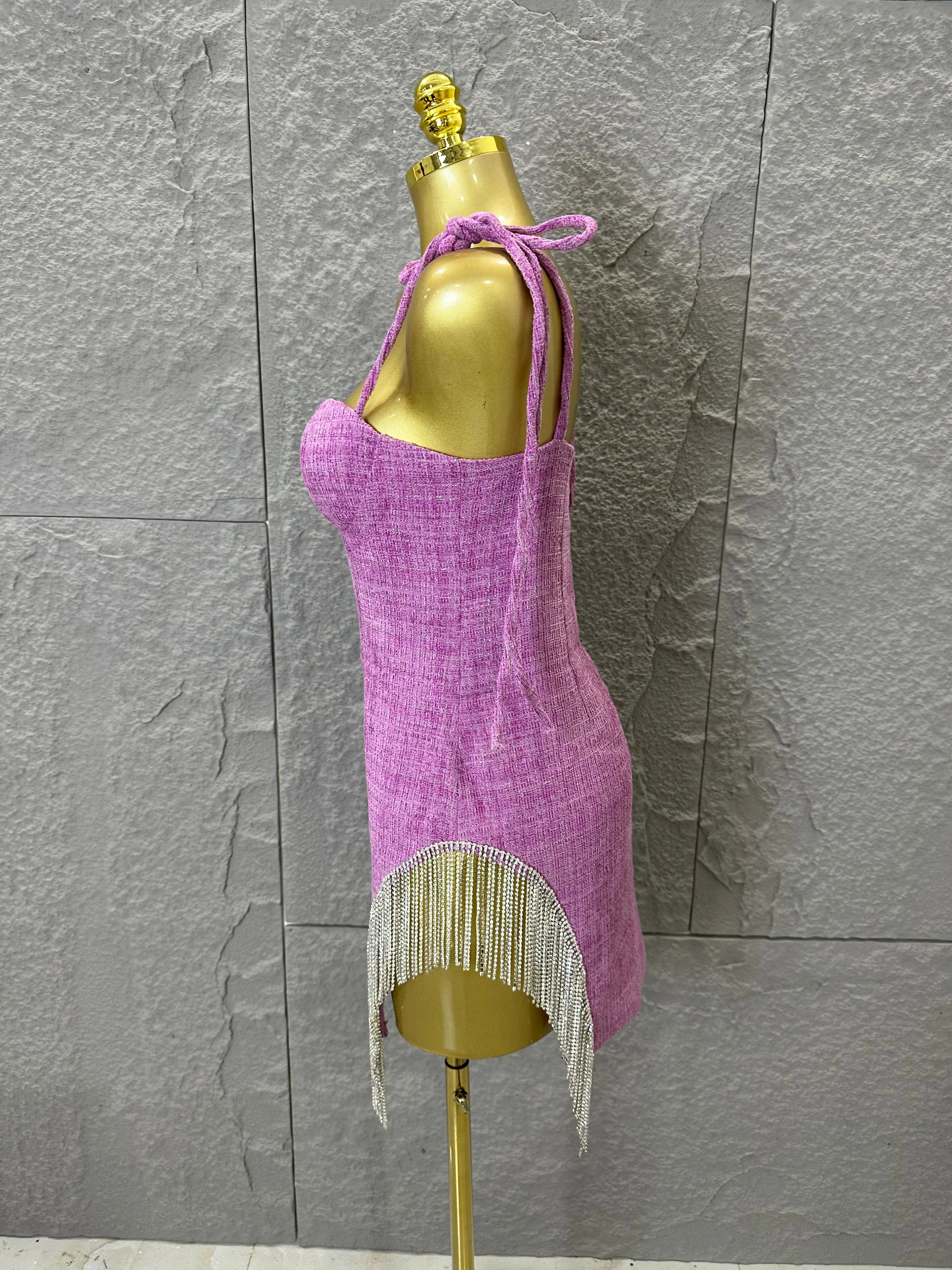 Opulentes, hochwertiges, sexy, lila Baumwoll-Bodycon-Minikleid mit Diamantkette für Damen – Modisches Geburtstagskleid zum Feiern