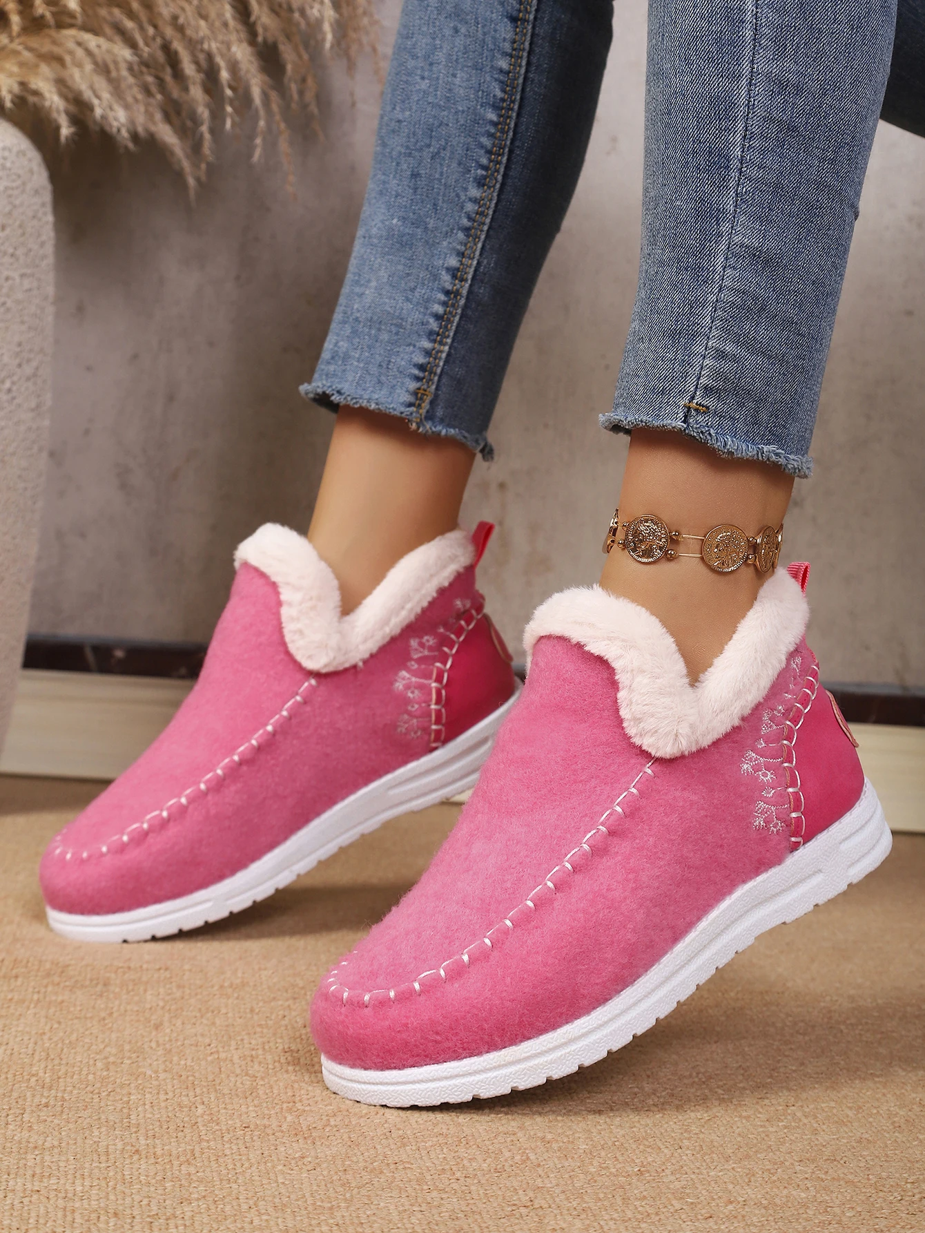 Damen Winter Slip-On Stiefeletten mit Flauschigem Kragen, Weichem Filz, Warmem Fleecefutter, Flach, Rutschfest, Leicht, für den Alltag, Schneestiefel – Detail 12