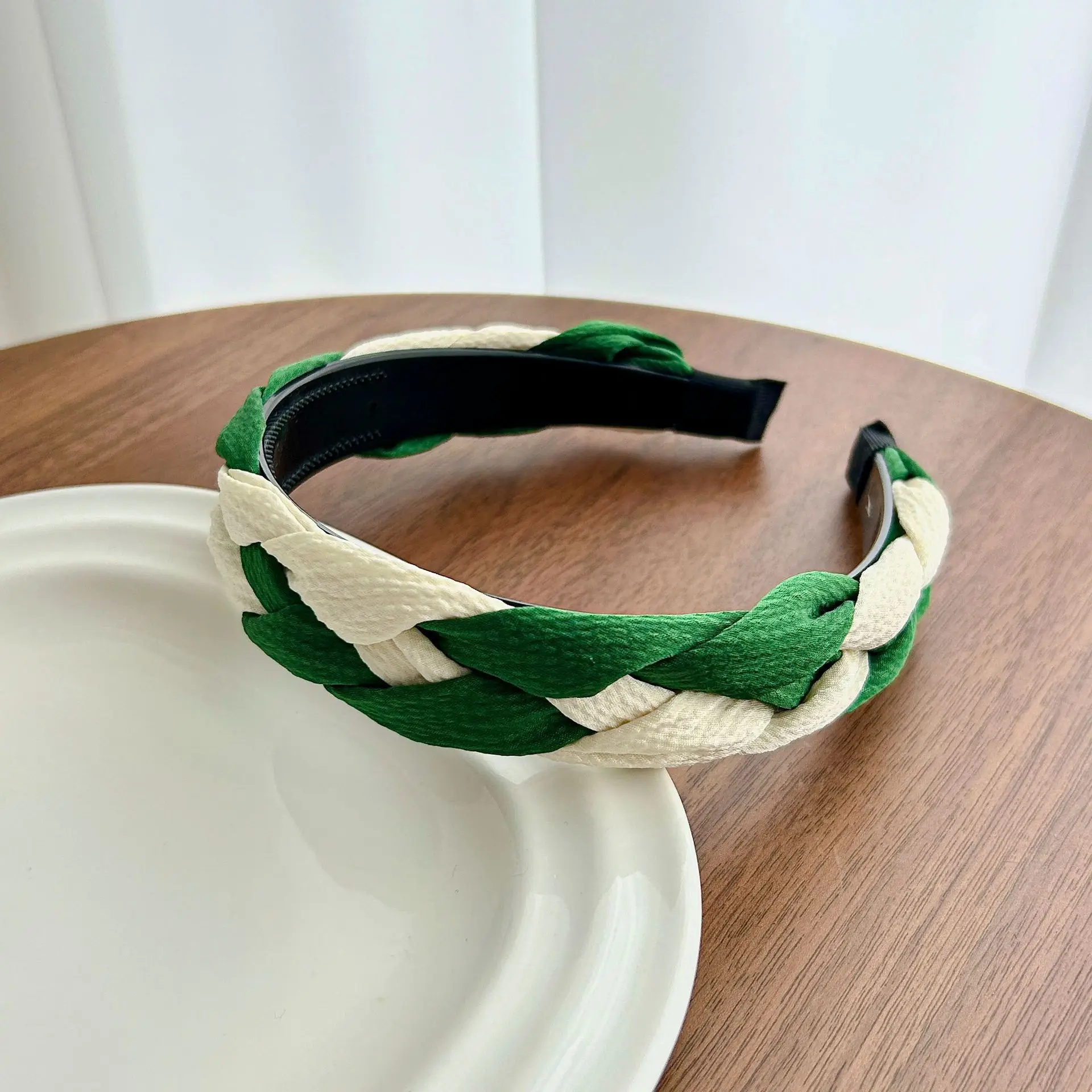 

Women's Wide Knit Headband Contrast Color Non-Slip High Crown Effect Fashion Hair Band for Daily Use Accessories