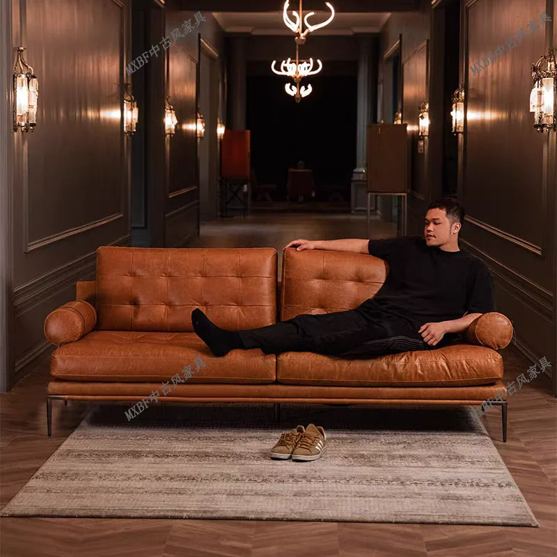 American-style retro oil-wax leather straight-row sofa, whiskey bar roller sofa, mid-century style cigar room Chesterfield sofa