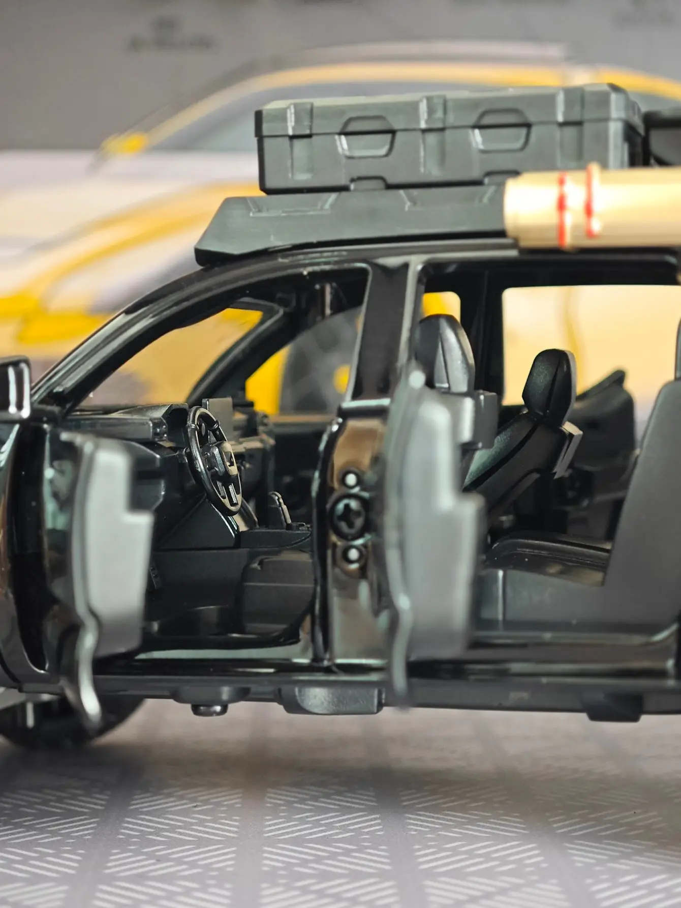 1:32 تاكوما نسخة تخييم للسفر مصنوعة من خليط معدني نموذج سيارة صوتي بصري سحب للخلف إلى ألعاب الأطفال بأبواب مفتوحة