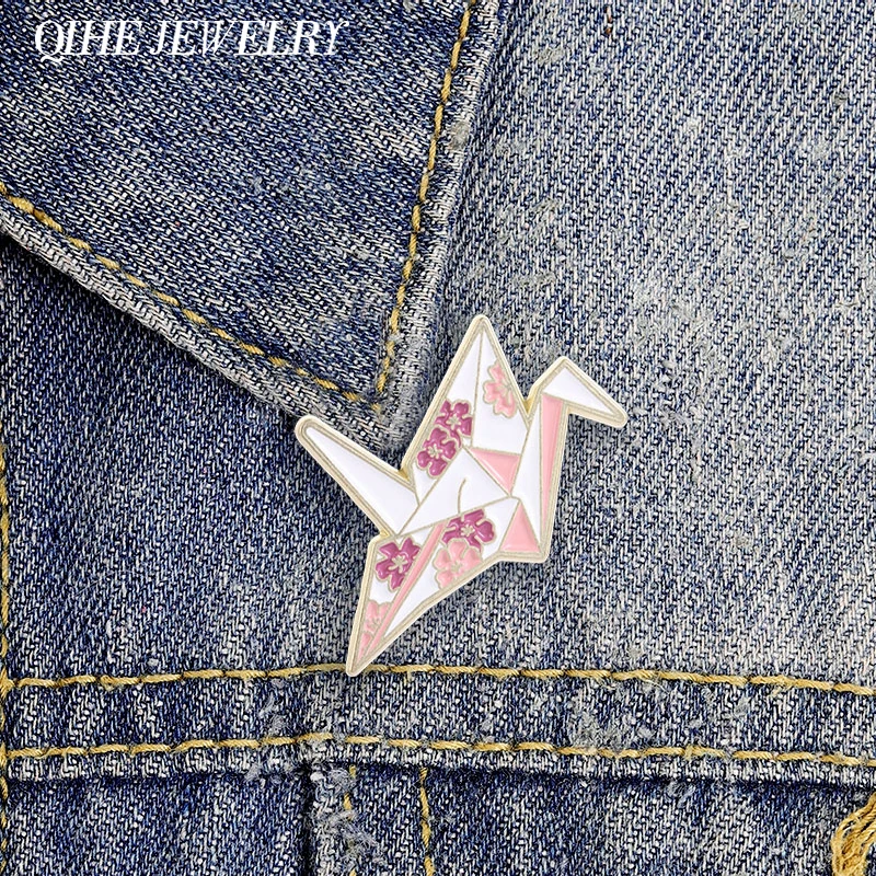 Cherry Blossom Origami Crane Cartoon Enamel Pin Creative Romantic Paper Crane Alloy Brooch Clothes Backpack Badge Jewelry Gifts