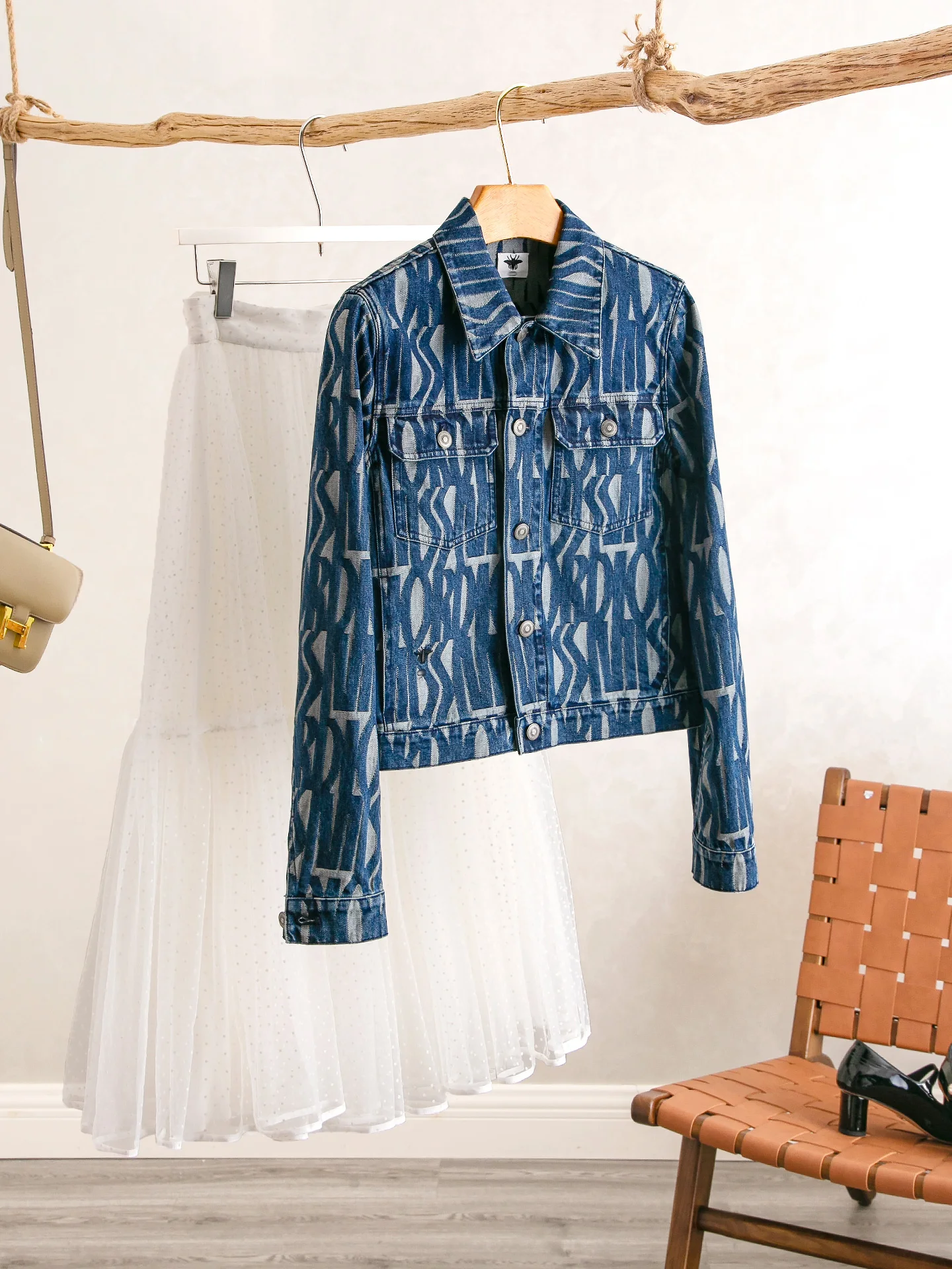 

YongLeap Summer New Casual Cotton Denim Jaet with Letter Pattern Slimming Long Sve Collar Flower Weaving All Match