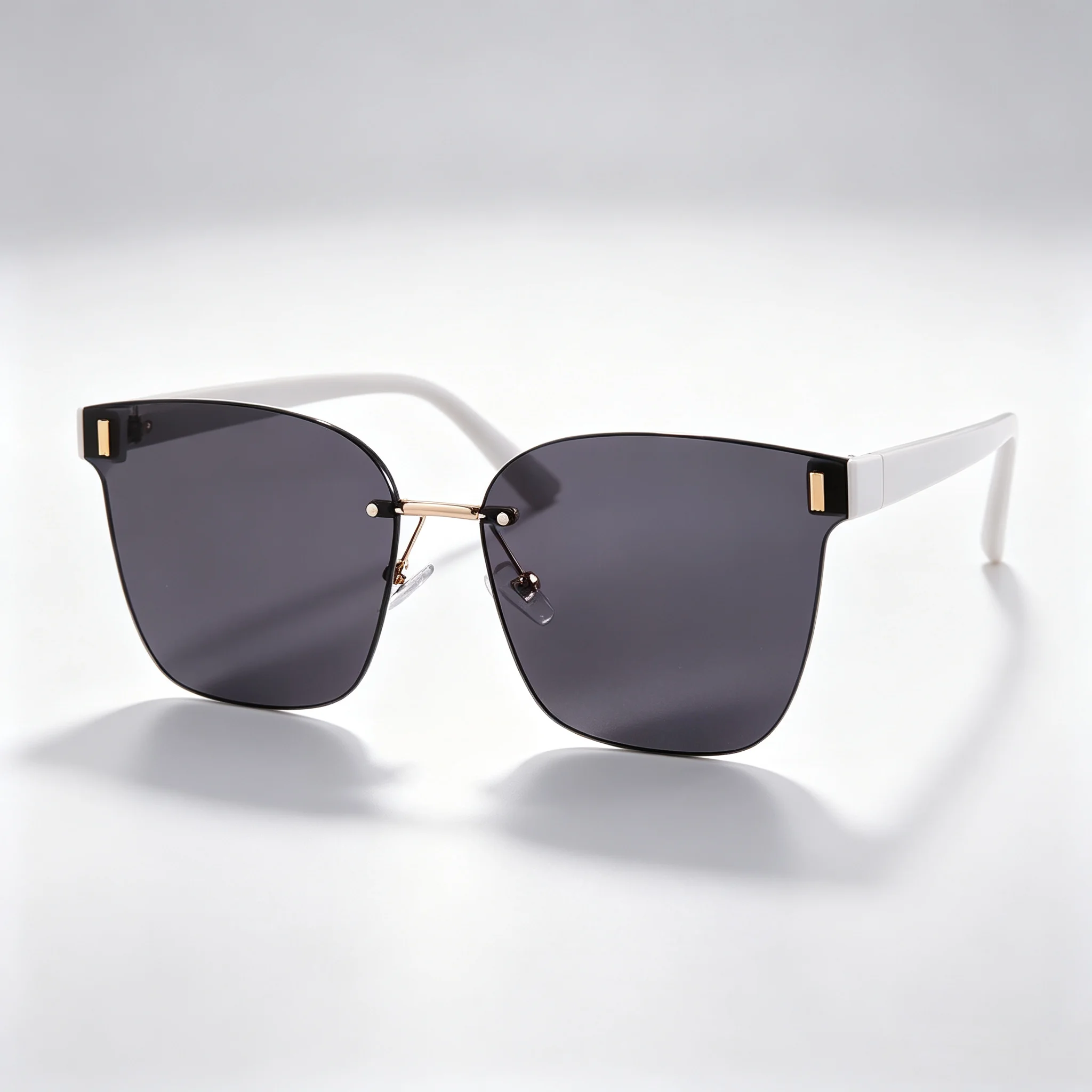 Street Fashion Photo - Fashion Women's Small Frame Oval Sunglasses