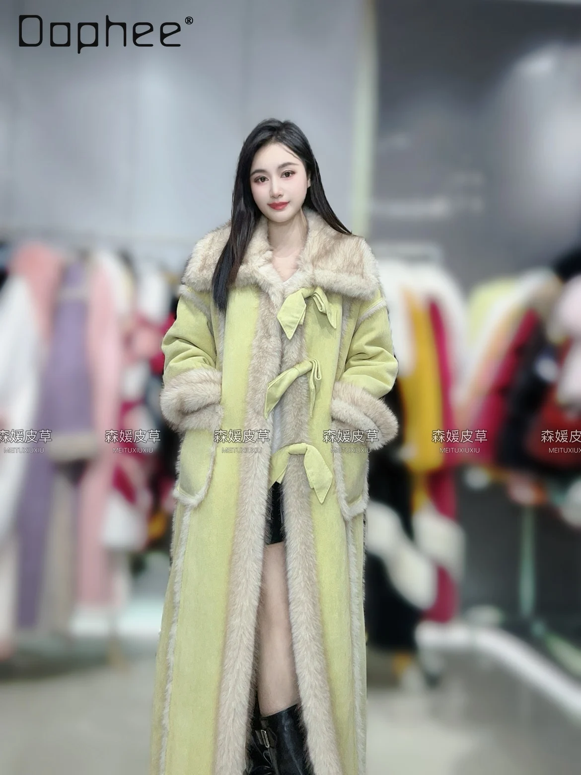 أزياء الفراء المتكاملة صديقة للبيئة معطف طويل الشتاء القوس واحدة الصدر أفخم بدوره إلى أسفل طوق الفراء سميكة الدافئة فو الفراء معطف