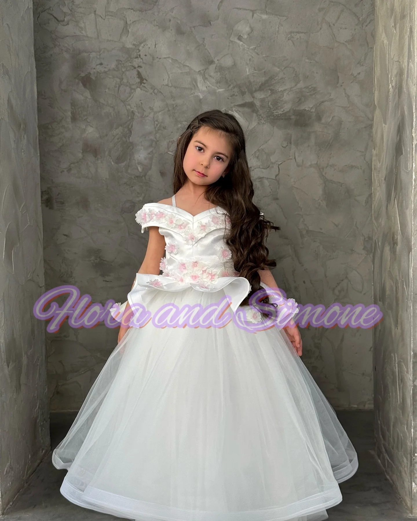 Fiori 3D eleganti personalizzati Spalle quadrate Abito da ragazza di fiori per cerimonie nuziali Feste Spettacoli di danza Festa di compleanno