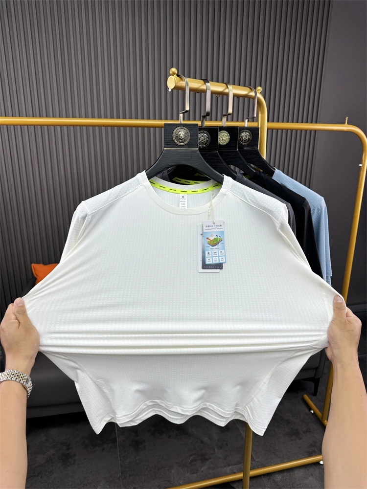 

Svip Men's round Ne ort Sve T-irt Qui Dry UV Protection Faionable Summer Casual Sportswear Stand Fit Pure Color