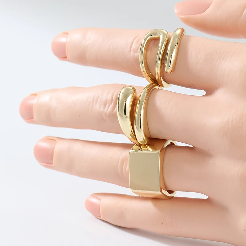 Minimalist Hand Carved Geometry Pattern Women's Ring Golden Color Metal Daily Wear Party Jewelry Anniversary Gift
