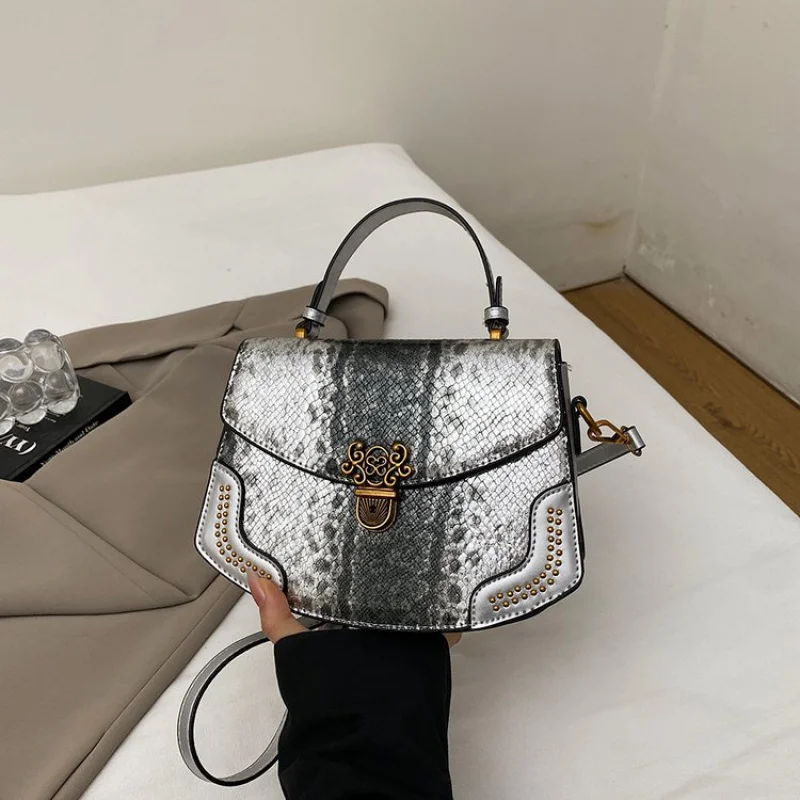 

Luxury Women's Tote Bags in Elegant Leather, Messenger Crossbody by Famous Designer, Popular Classic Fashion Handbag