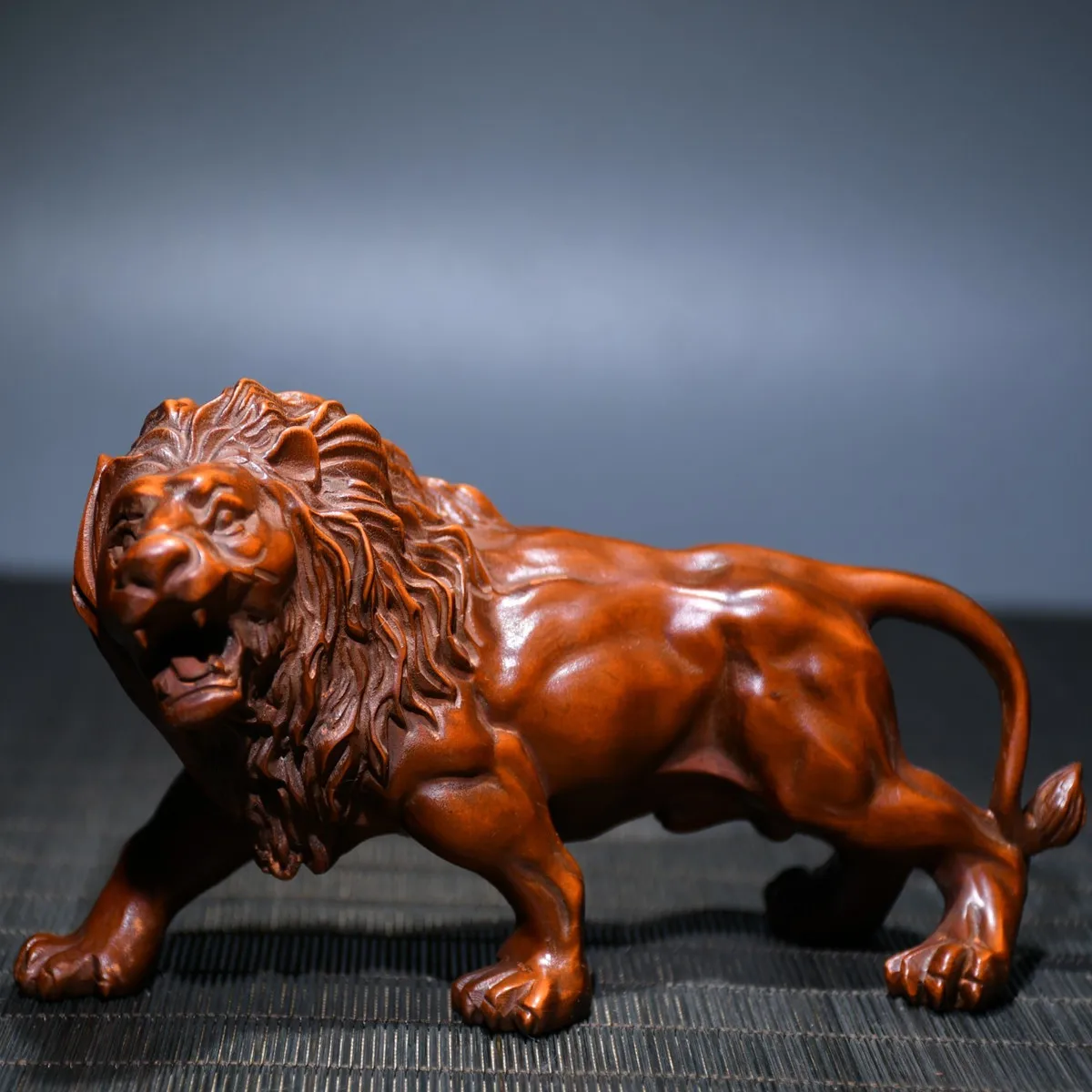 

Wood Carving Lion King Statue Miniature Desktop Doll Animal Decorative Figurine Feng Shui Home Decoration