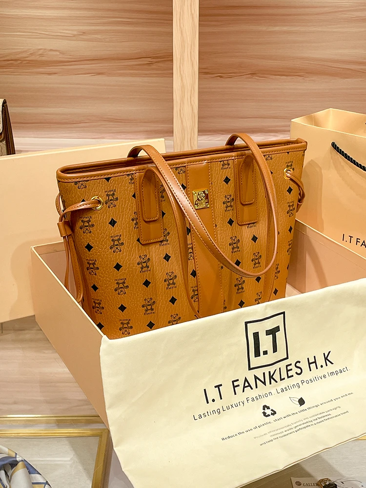 

Leather tote bag large capacity premium sense commuter shoulder bag