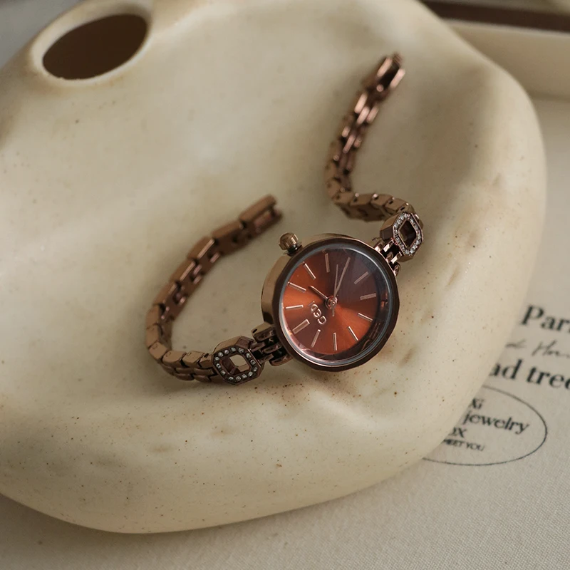 New Women'S Watch, Korean Style, Simple And Fashionable, With A Bracelet Design, Trendy Round Quartz Ladies' Wristwatch.