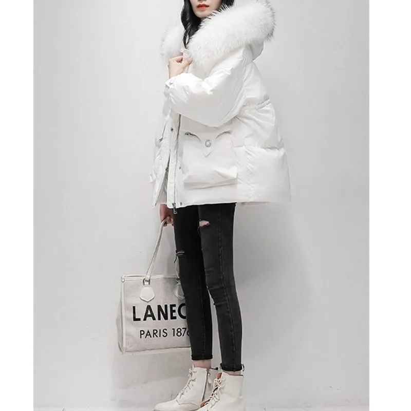 Weiße kurze Daunenjacke für Damen, Winter 2025, neue koreanische Version, lose dicke Dame, großer Pelzkragen, weiße Entendaunenmäntel