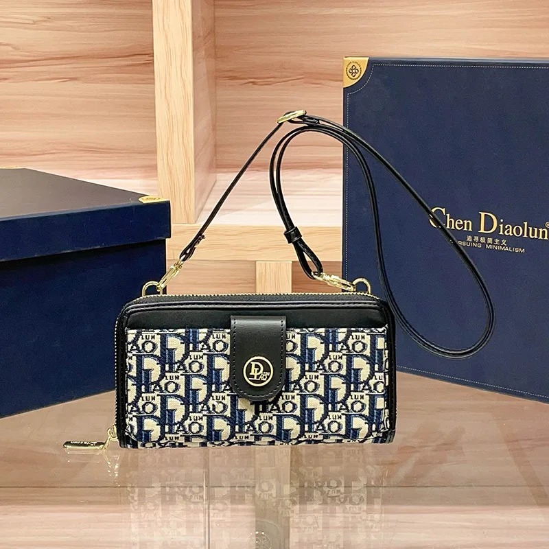 

2025 New Women's Bag Embroidered Fashionable and Versatile Trendy Small Square Bag Wallet Crossbody Bag