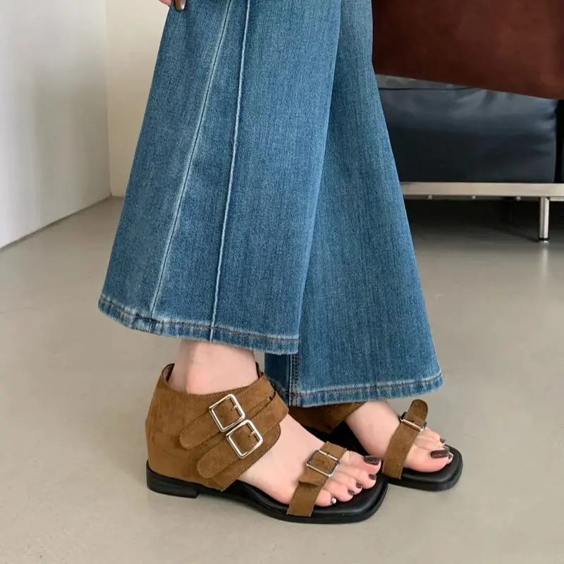 

Черные сандалии, женские туфли на танкетке с пряжкой на ремне, коричневые замшевые летние винтажные сандалии на каблуке с квадратным носком, удобные Sandalias Mujer