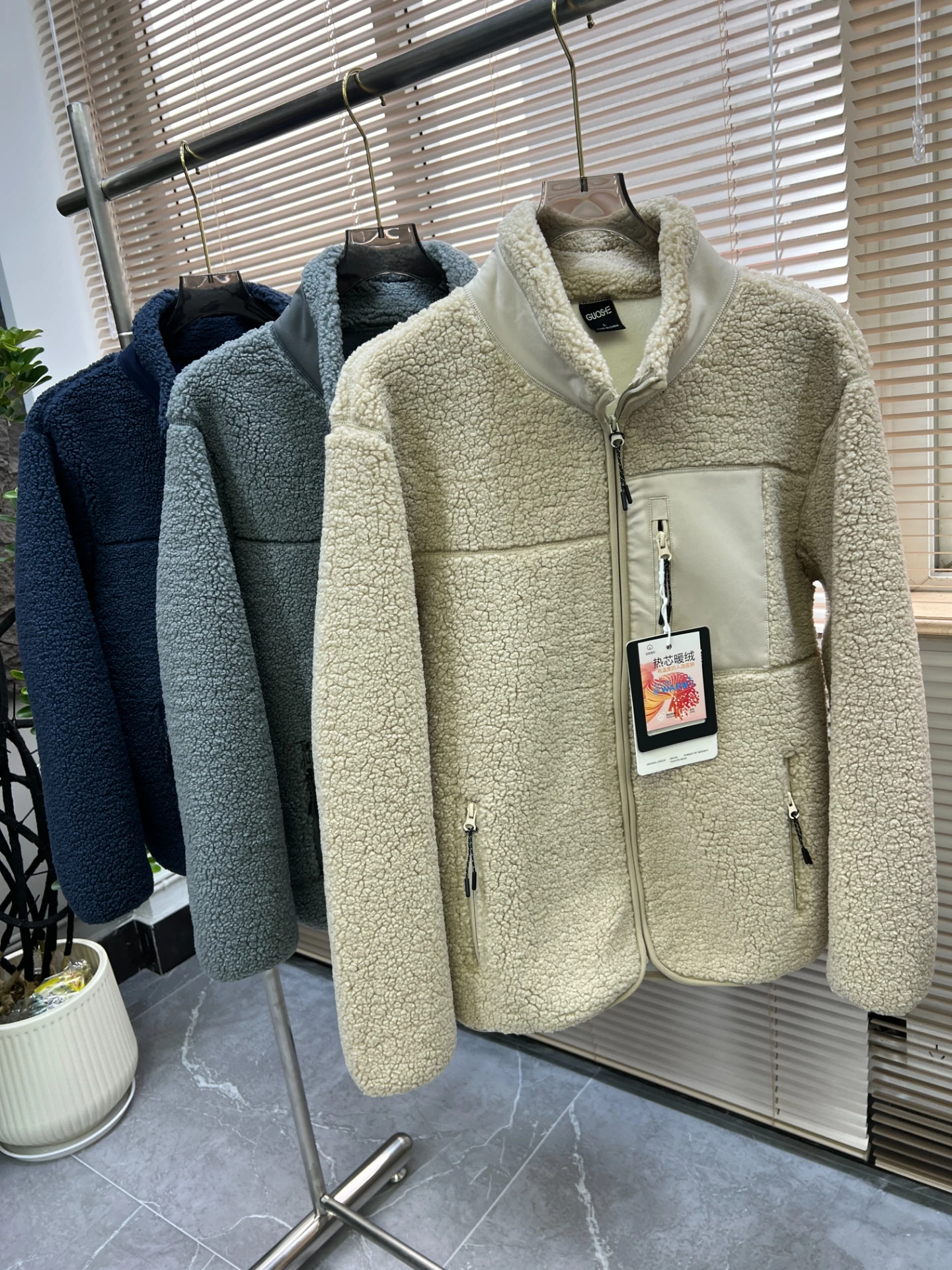 

Thiened Fce Jaet Stand Collar Men Women Sle Warm Windproof Lamb Fur Padded Coat Stand Fit Long Sve Zipper Closure