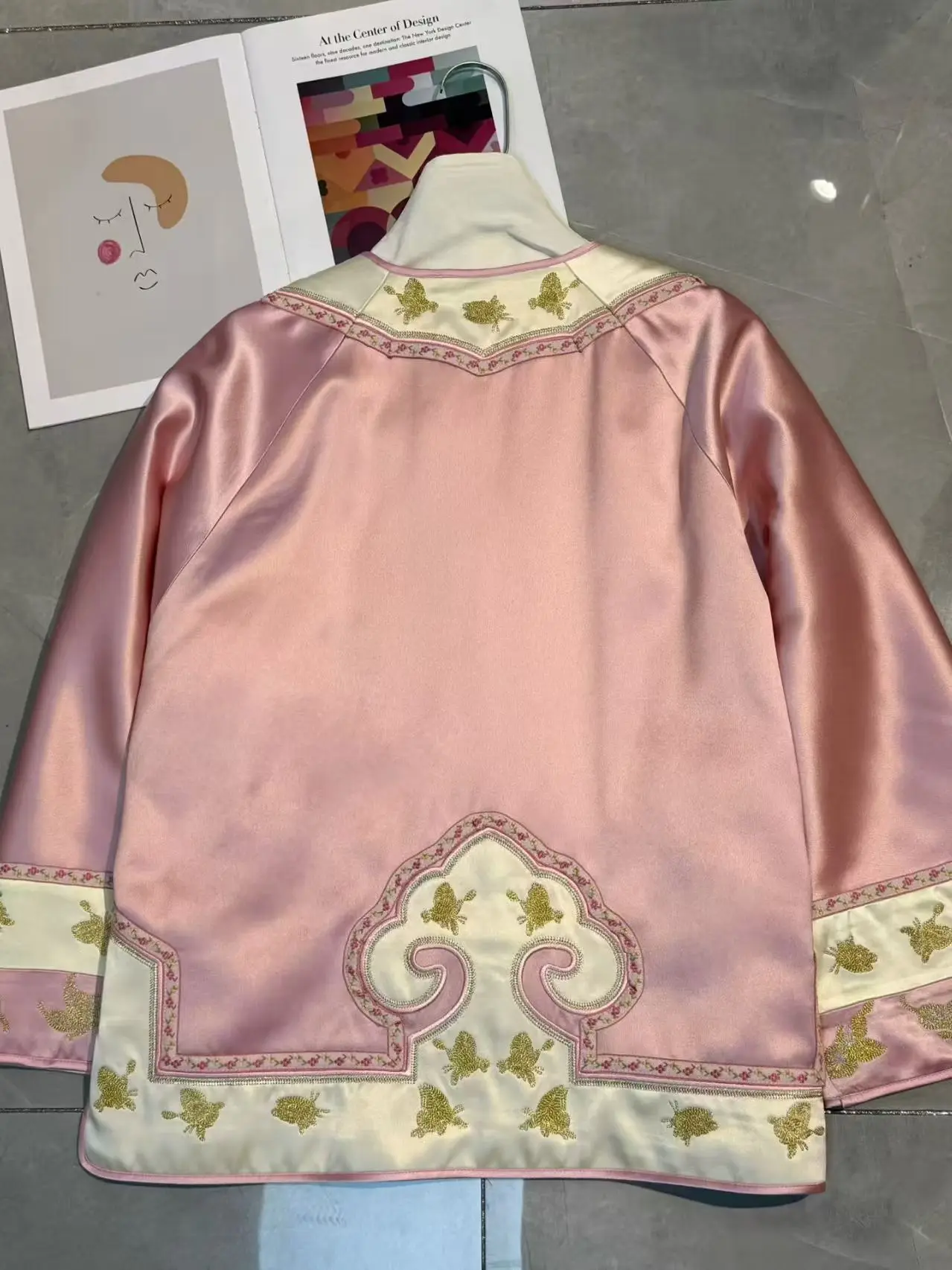 خريف شتاء جديد الصينية الجولة الرقبة خلات النسيج Ruyi + الذهب فراشة مطرزة أنيقة المرأة سترة قطن S-2XL #5