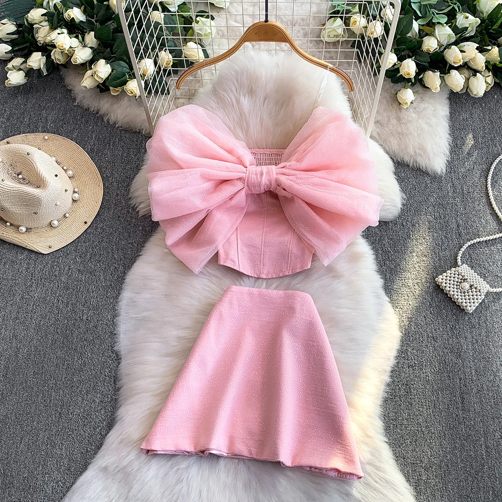 

Комплект из 2 предметов: топ-бюстье с пайетками и бантом и юбка. Женский комплект для дня рождения, молодежный, милый, приталенный, короткое платье А-силуэта, роскошный нишевый стиль.