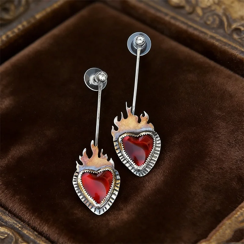 Vintage Silver Color Women\'s Earrings Metal Carving Heart Shaped Red Stone Flame Earrings Personality Engagement Party Jewelry