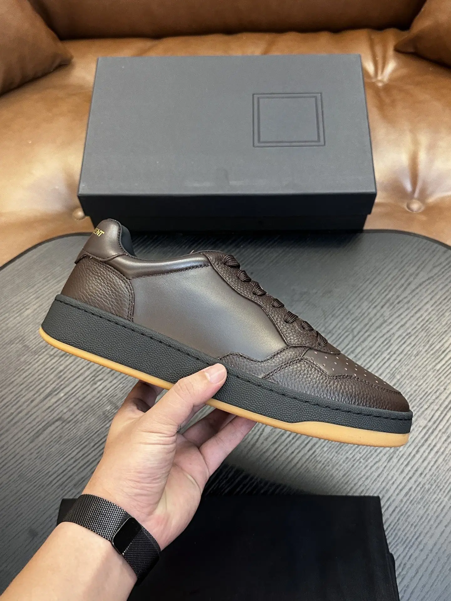 Unisex Dark Brown Grain Leather Low Top Sneakers Perforated Breathable Casual Shoes Flat Vintage Street Skate Footwear for Men Women