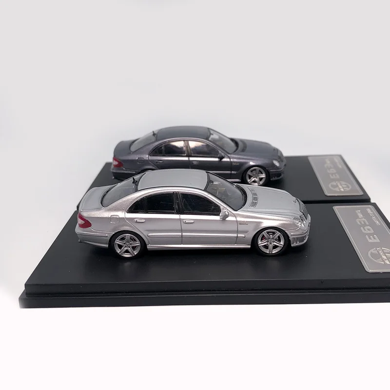 Novo em estoque mk modelo 1:64 mercedes benz e63 w211 carro liga miniatura diecast mercedes quatro olhos ornamentos brinquedos personalizados crianças presente