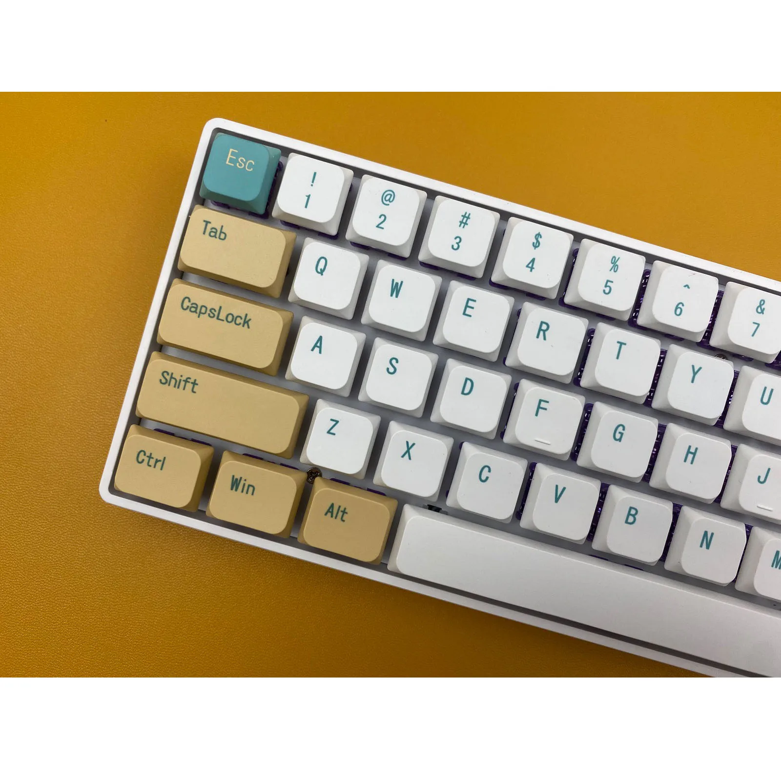 

【Skyline】New Dwarf Shaft 72 Key Keycap Party Mask Personalized Color Pbt Sublimation Mechanical Keycap Simple Style