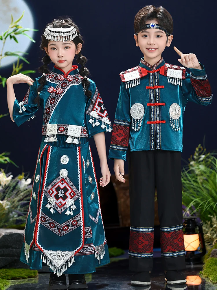 

Детская одежда в стиле минори: традиционные костюмы народностей Сань, Юэ, Саньчжуан, Мяо, Тудзя для мальчиков и девочек из Гуанси