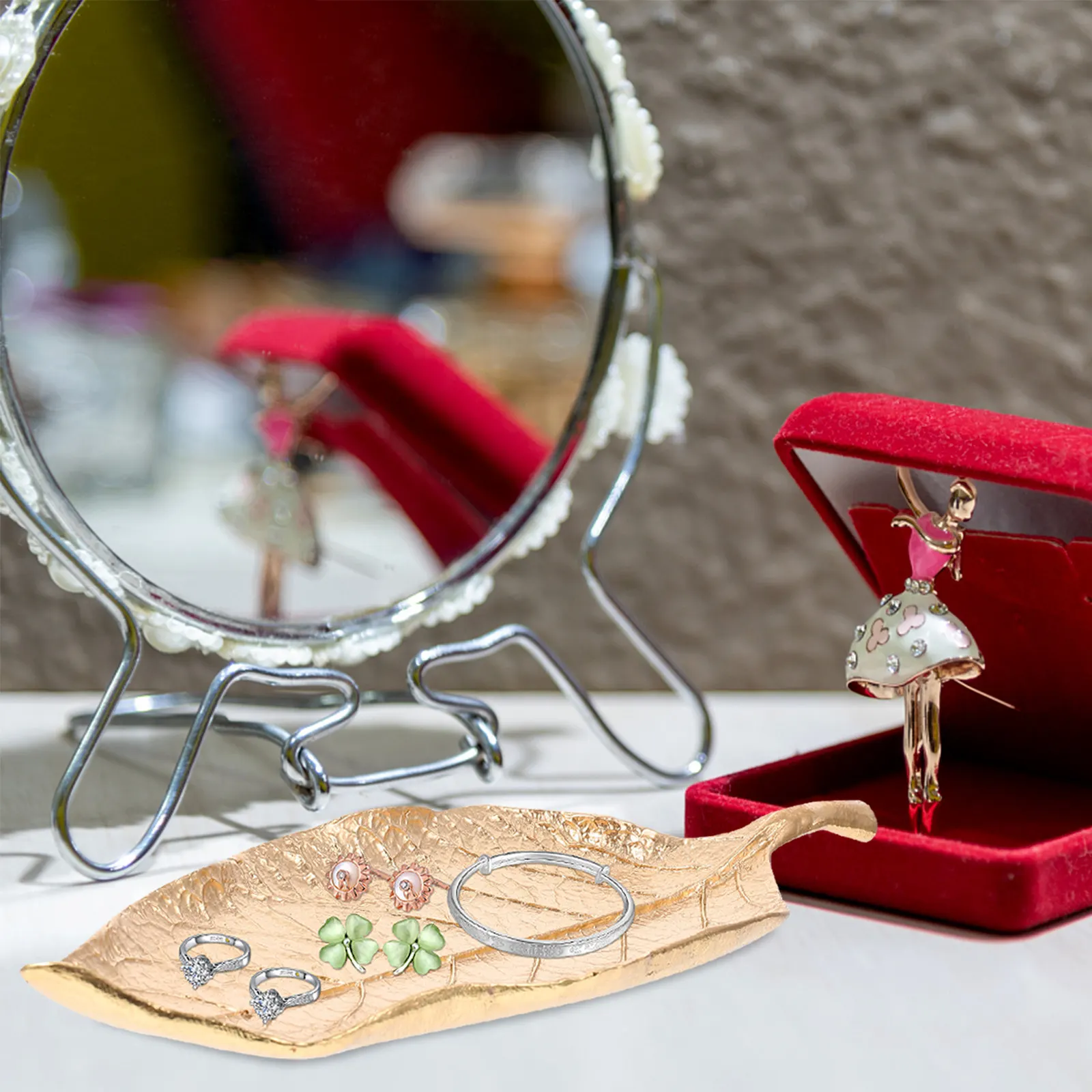 

1Pcs Elegant Golden Leaf Jewelry Display Tray High Grade Metal Storage Holder for Cosmetics Jewelry Dresser Organizer
