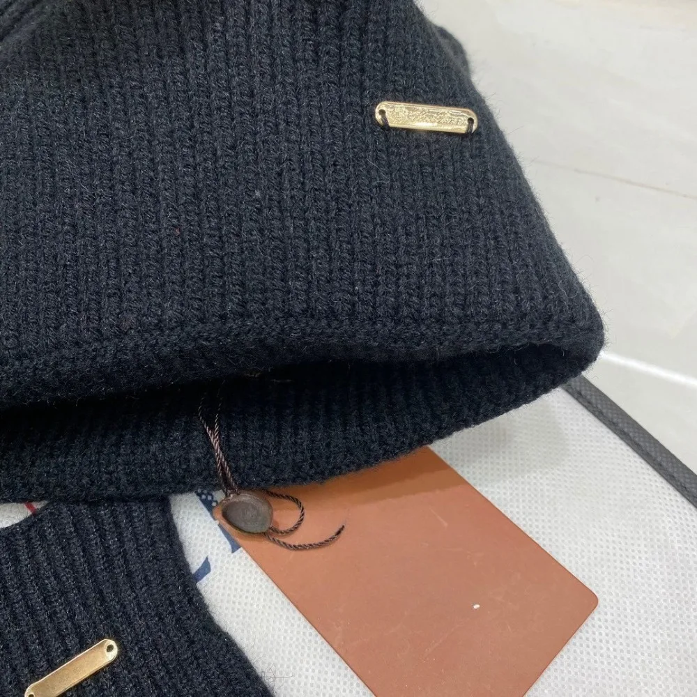 Master Handmade Outdoor Wool Ball Knitted Hat Scarf Gloves Three-piece Set Warm Pile Hat Three-piece Set Light Luxury Gift