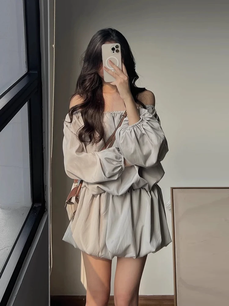 فستان نسائي بكتف واحد وأكمام فقاعية مكشوفة الكتف، فستان قصير بخصر عالٍ على الطراز الكوري مطبوع عليه زهور، وصل حديثًا للربيع