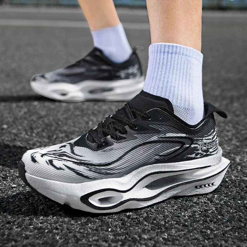 Herren-Freizeitsportschuhe, trendige Laufschuhe mit Tiger-Muster, Sportschuhe mit hohler Dämpfungsoptik, leichte, atmungsaktive Laufschuhe aus Mesh-Material, rutschfest und abriebfest, ideal für Jugendliche, Campus-Marathon-Training und Outdoor-Aktivitäten. – Detail 9