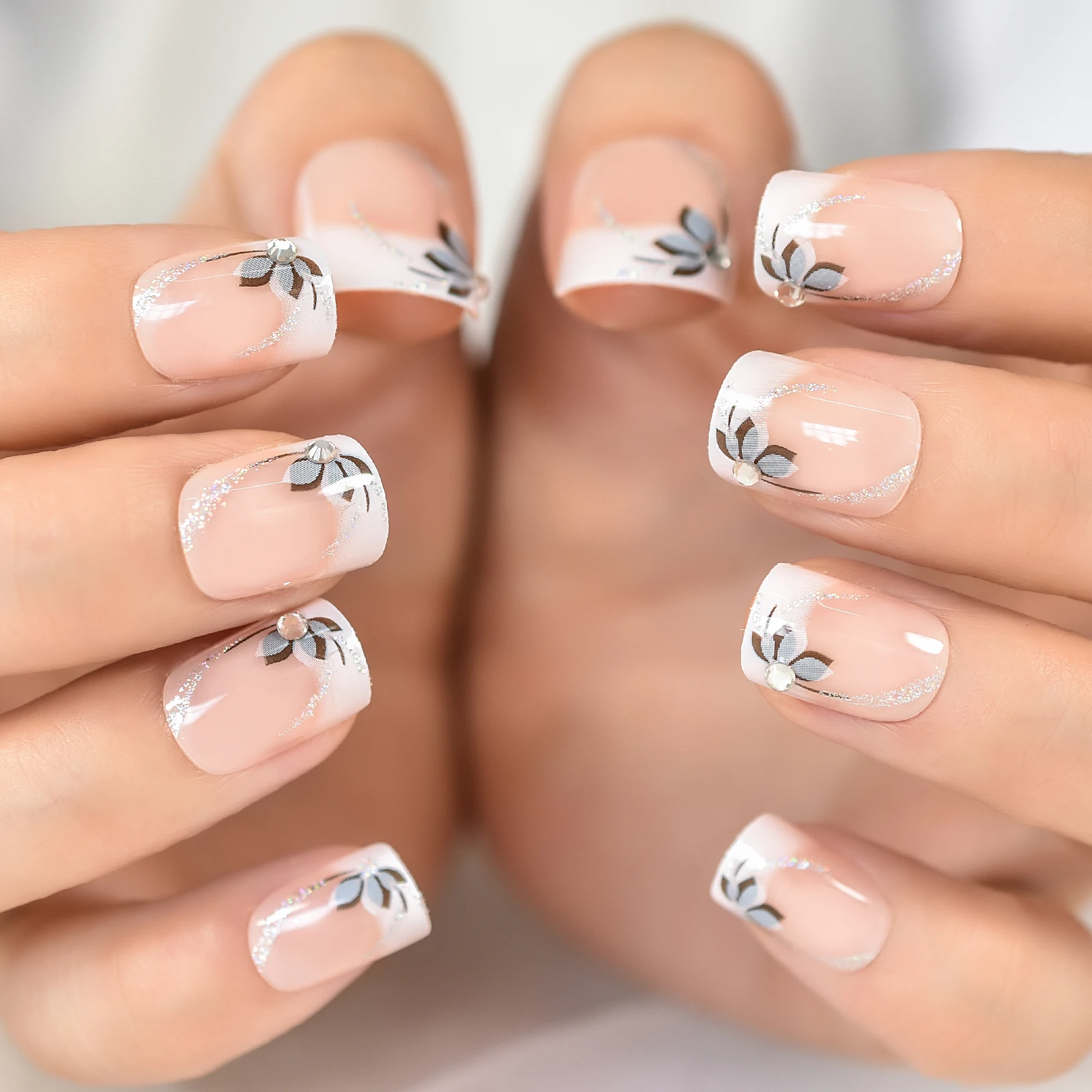 French Nails Classy Manicure Short Round Flower Top With Diamond Glitter Press On Nails Fake Nail Tips With Tabs Cute Lovely