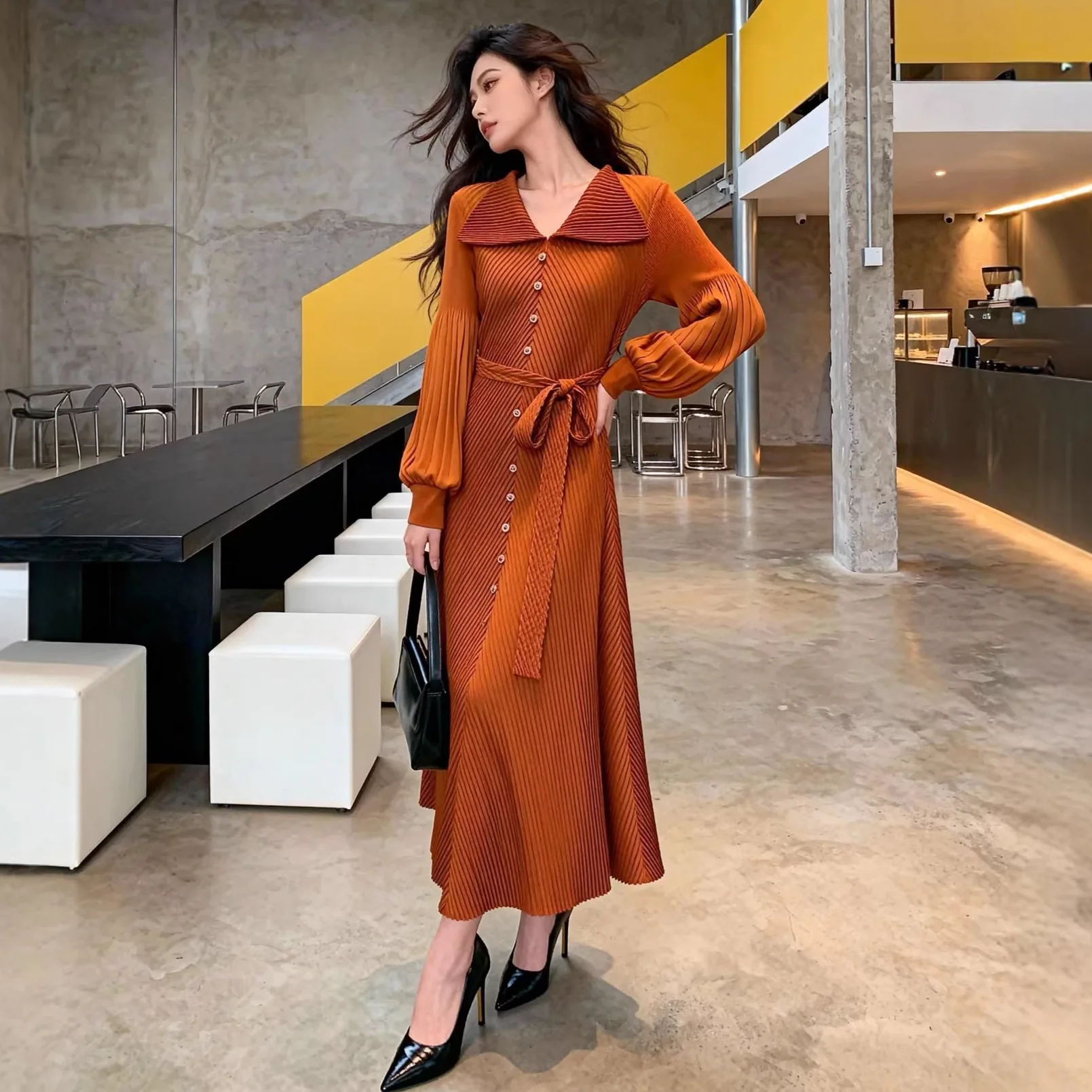 

Новая женская плиссированная юбка А-силуэта в стиле Мияке с отложным воротником, свободными рукавами-фонариками и шнуровкой, 2026