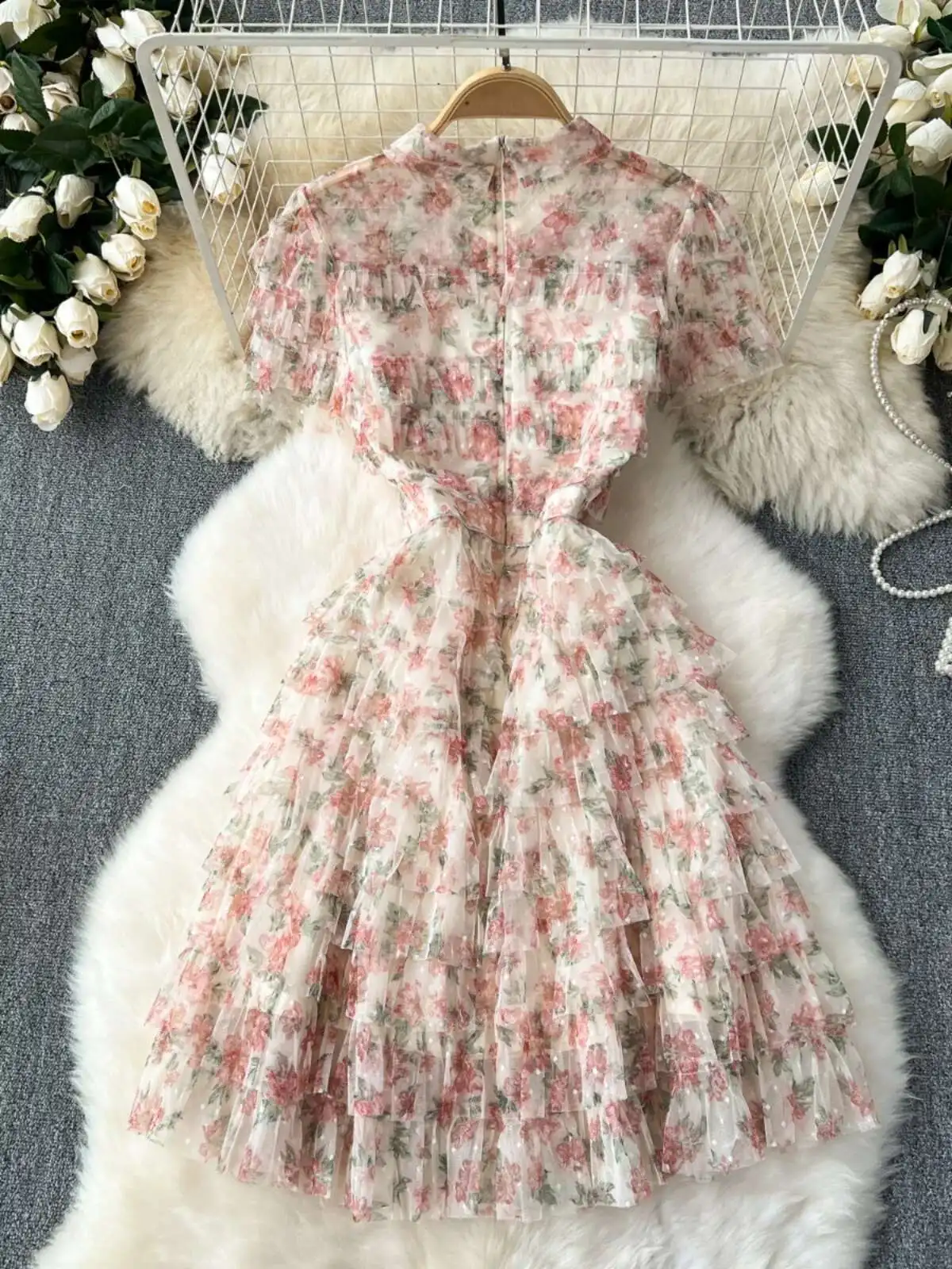 فساتين أنيقة فاخرة مكشكشة على شكل كعكة قميص نسائي للعطلات الصيفية مطبوعة بأكمام قصيرة فساتين سهرة بفيونكة منقط رداء الحفلات