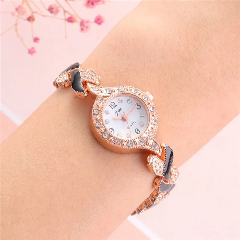 1pcs Fashion Versatile Watch for Women Watch 2024 Fashion Versatile Women's Love Watch Band Rhinestone Set Diamond British