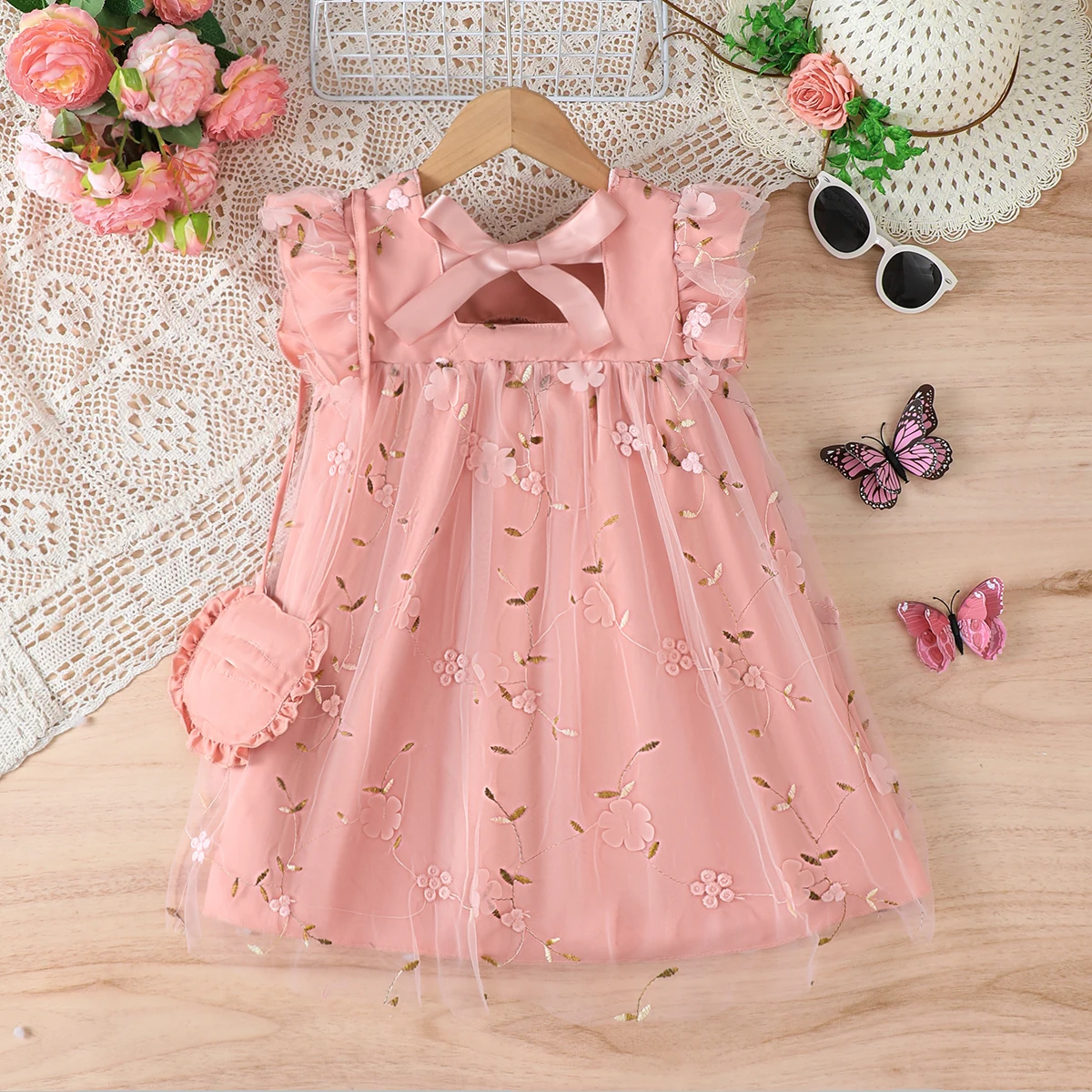 فستان شبكي مطرز بالزهور للفتيات الصغيرات مع ربطة عنق وتصميم حزام، مناسب للربيع والصيف عند مقترن بحقيبة