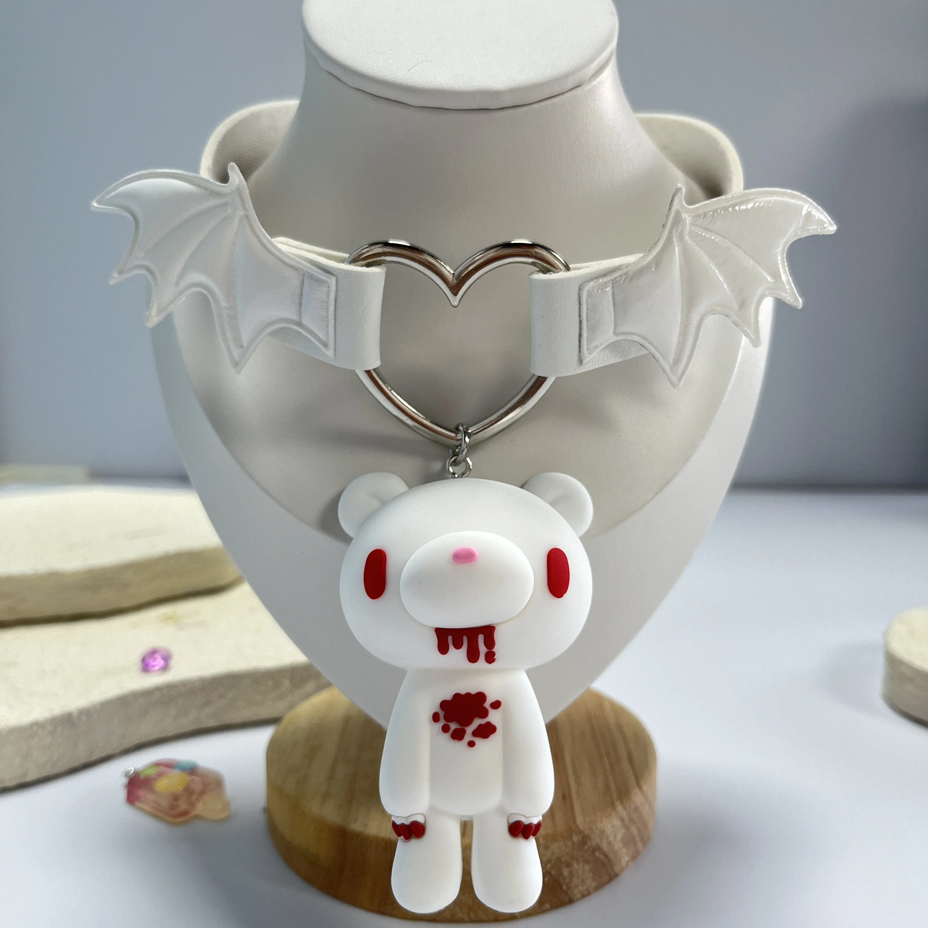 قلادة جناح الخفافيش البيضاء القوطية - ياقة جلدية مع قلادة الدب الدموي. مثالية لجماليات Alt-Goth، Punk. #6