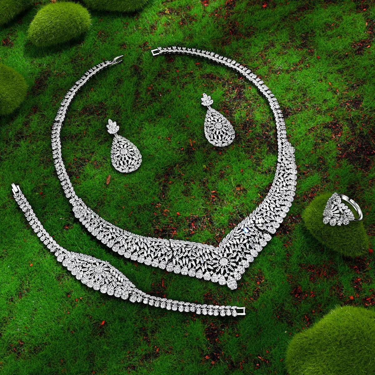 

2024 Fashion 4-piece Dubai Jewelry Set Bridal Necklace Earring Set AAA Cubic Zirconia Bridal Wedding Accessories