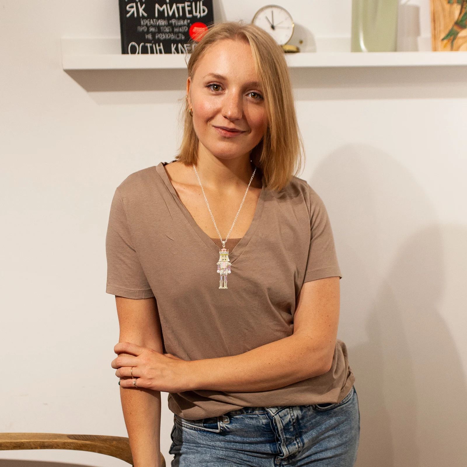 สร้อยคอ Nutcracker จี้ตลกบัลเล่ต์อุปกรณ์เสริมสําหรับสาวคริสต์มาสขนมปังขิงสีชมพู